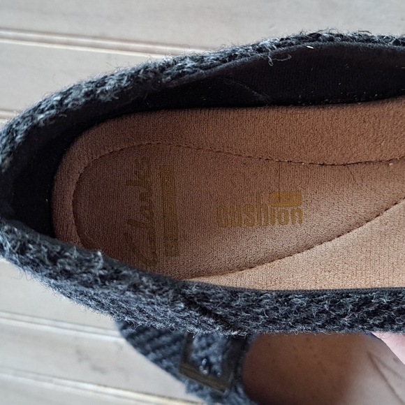 Clarks Soft Cushion Comfort Front Buckle Size 6 Silp-on Flat Causal Tweed Gray - Picture 6 of 7